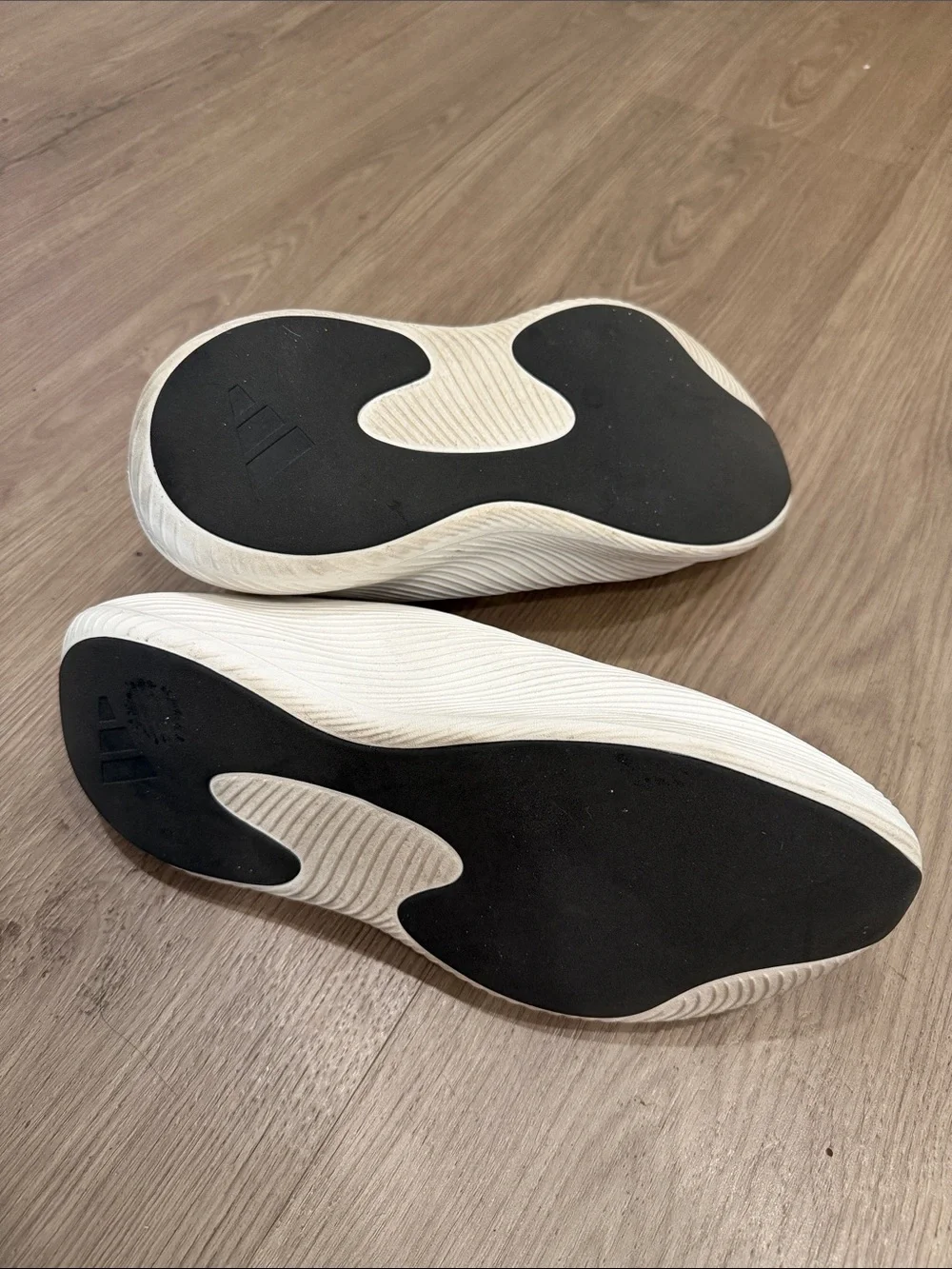Adidas Purechill slides men’s 9